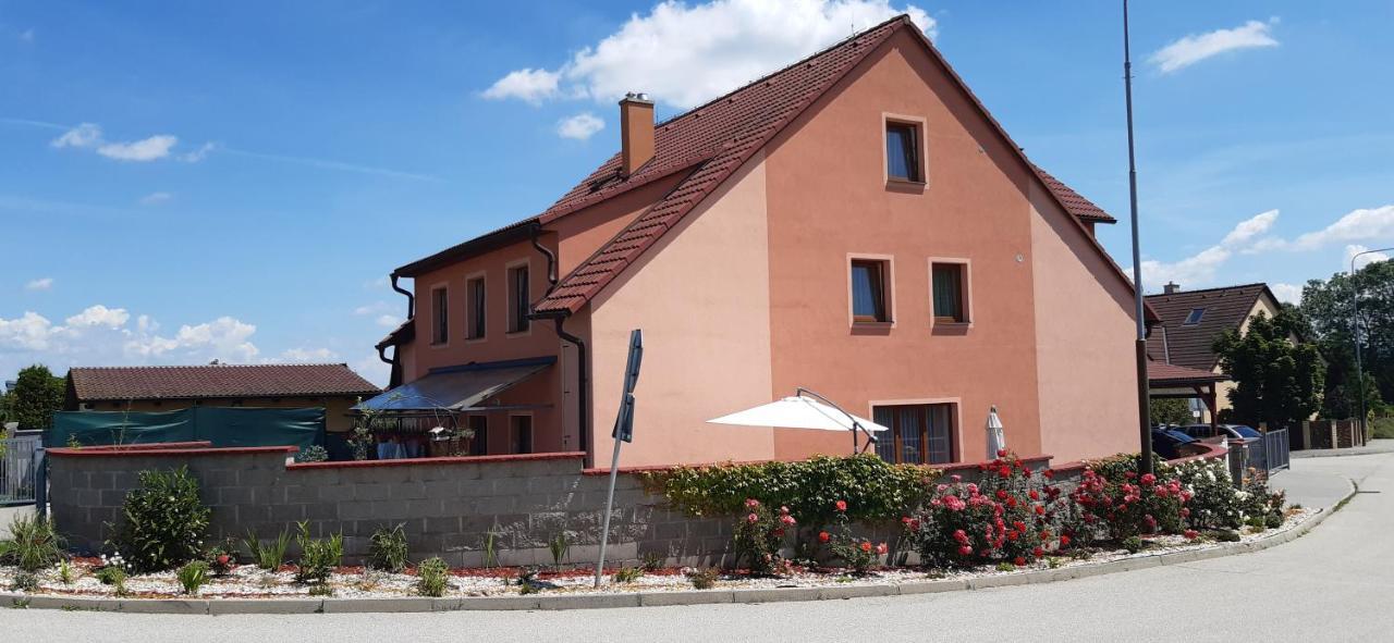 Wellness Penzion Palice Jindřichŭv Hradec Exterior foto